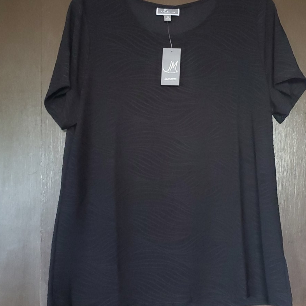 NWT beautiful black pattern blouse